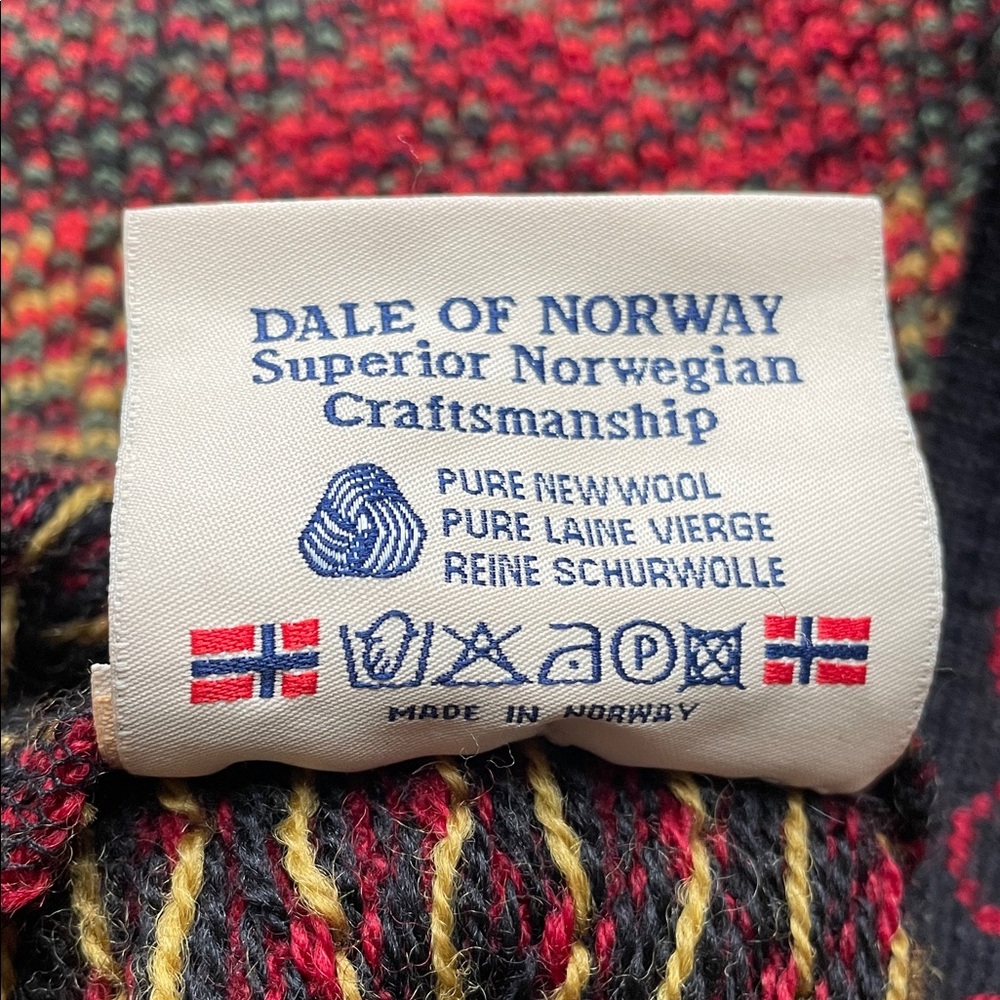 Dale of Norway Vintage Cardigan Sweater Women’s Large (L) Red Black Floral - Picture 15 of 15